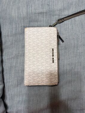 Michael Kors White and Silver Signature Wristlet with Silver Hardware